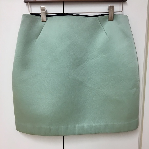 Sassy and classy Kate Spade neoprene mini! - Picture 2 of 7